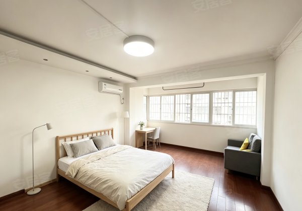 可月洪岗地铁口，港汇广场，新华国际附近，利恒嘉苑原始主卧独卫