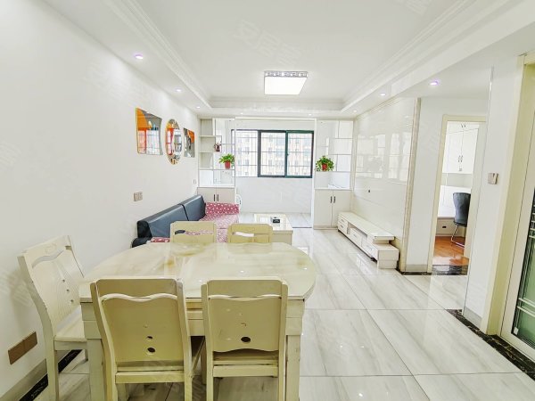 华冶水晶公馆精装三室，家具家电齐全，拎包入住高速时代广场附近