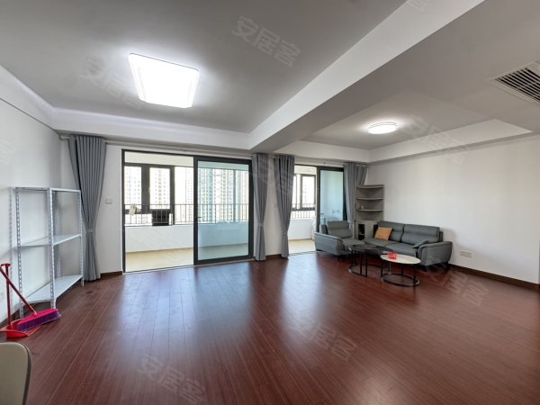 实拍保真！龙川路_万象汇_葛大店地铁口_润城中心拎包入住急租