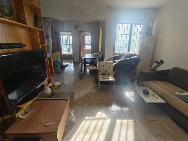 奥林花园电梯房10楼，家具家电齐全，拎包入住，价格好谈。