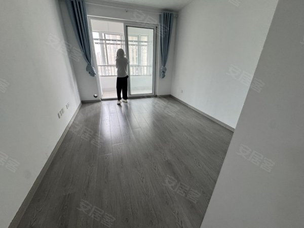 滨湖沁园_精装2室_民用水电_通燃气_小区房_近地铁随时可看