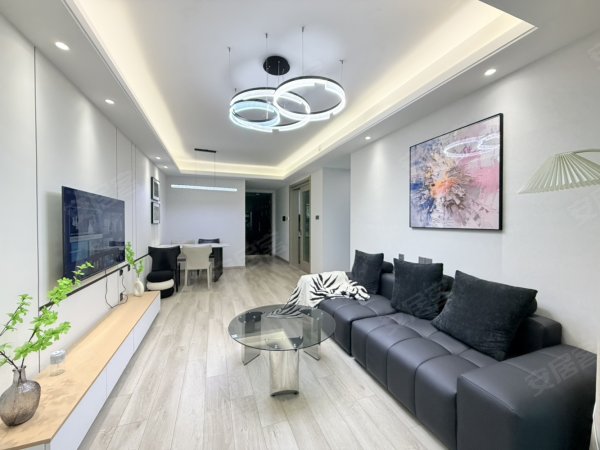 万象汇旁和昌云庭精装三房带地暖_本人实拍_拎包入住随时看房
