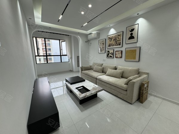云河湾c区_精装三室_带衣帽间_全屋瓷砖_家电齐全_随时可看