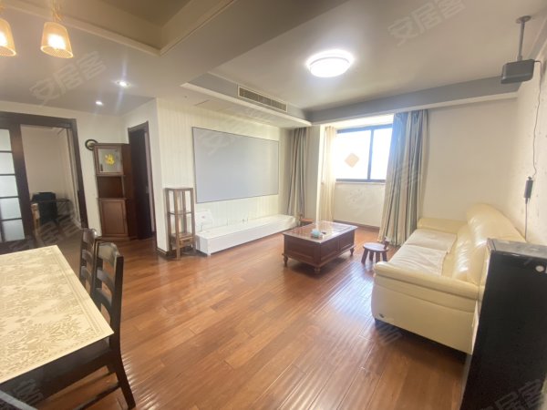 正大广场_上海城市_精装大三房_业主自住_家具齐全_拎包入住
