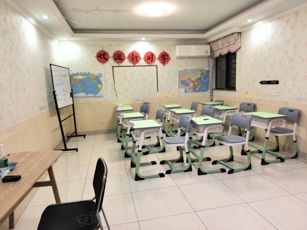 保利香槟国际精装修2房急租房源低楼层接受做生意