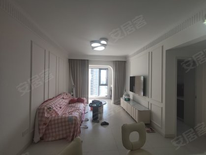 步行街旁_地铁口_金色梧桐_精装两室_拎包入住_方便看