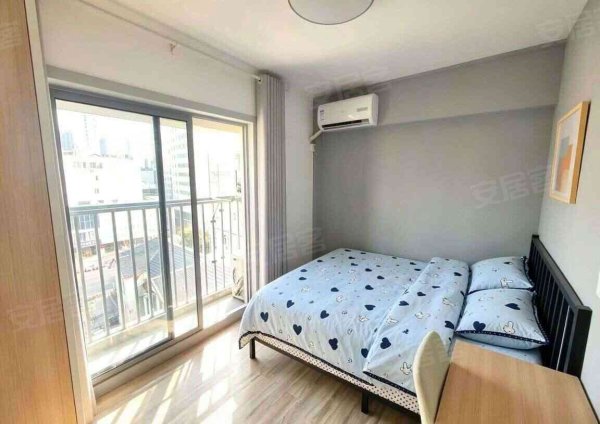 步行街单间四牌楼地铁口银泰中心押一付一