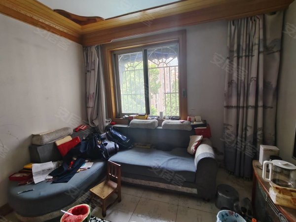 翠竹园A区3楼家具家电齐全，拎包入户，价格好谈。
