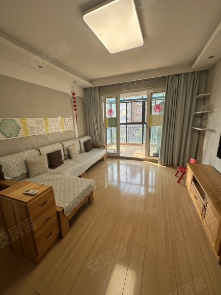 金色池塘三期，双阳台电梯两房，近金湖小学，省立医院西区。