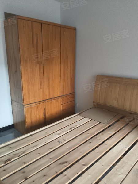 淮合花园精装，两室一厅出租，拎包入住。