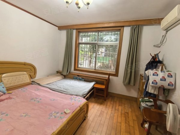 901医院对面西苑中学，三里庵五里墩地铁口，一楼带院子！