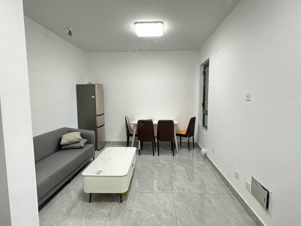 龙溪苑精装修小两室两台空调拎包入住全屋瓷砖家具家电齐全