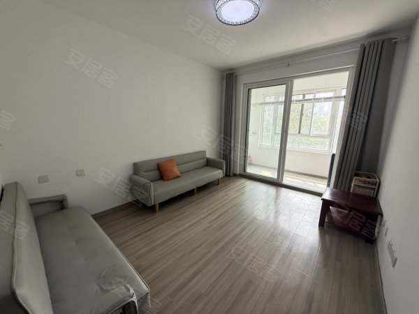 滨湖润沁园_两室一厅_家具全_方圆荟_悦方_金融港_停车方便