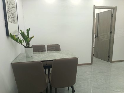 保利罗兰春天3室精装，非常适合居家住，拎包入住