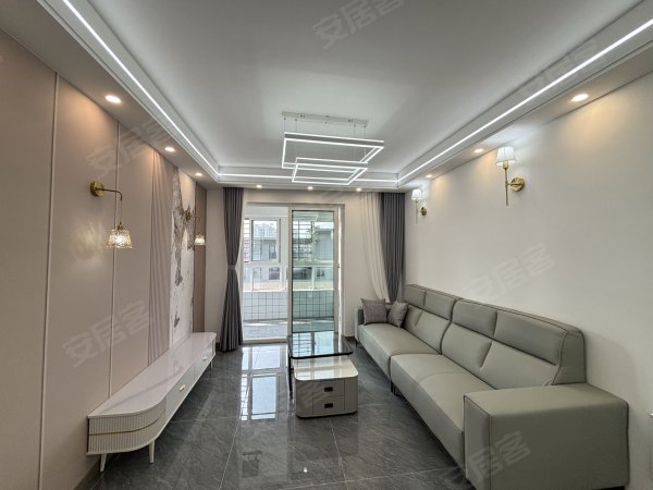 龙湖天街对面_大发长安融悦四季_精装三室_拎包入住_地铁口