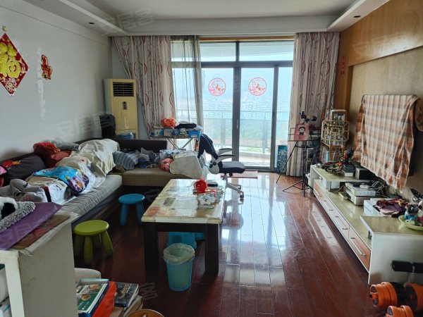 长丰路45边元一美邦三室两厅两卫精装修拎包入，步行5分钟到校