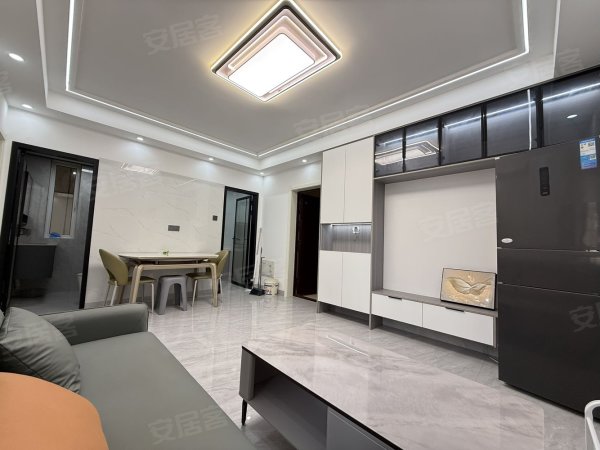 滨湖沁园_精装两室_业主自住装修_全屋定制_瓷砖金融港方圆荟