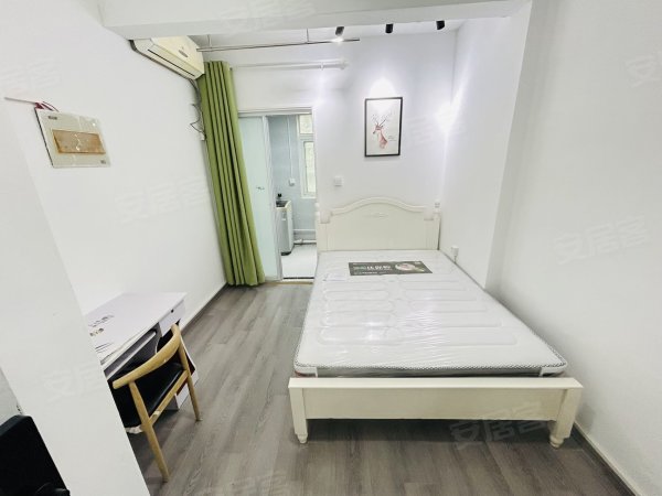 高新区三户室102平米正南5层
