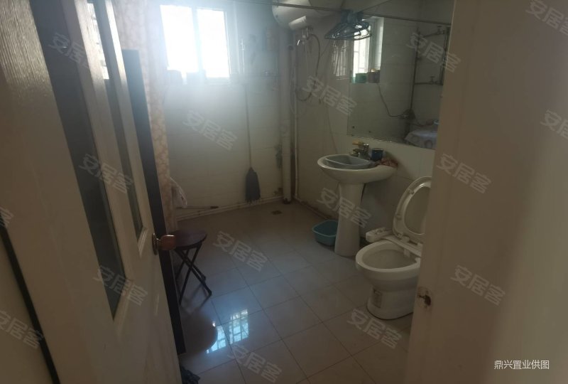 西安房产网>西安二手房>国际港务区二手房>西航花园二手房>西航花园