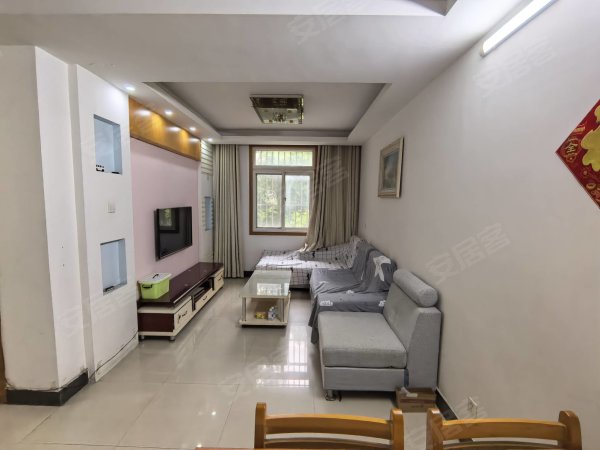 潜山路地铁3号沿线低楼层精装两室，自住装修家具家电齐全！