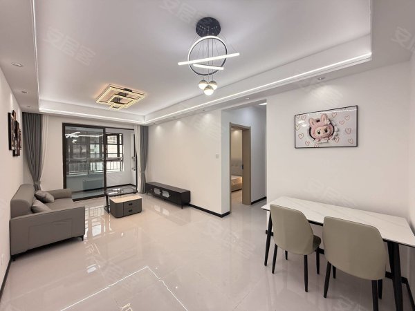 豪装一室衣帽间，大壁柜吊顶全屋瓷砖，之心城汽车西站十里庙南辛