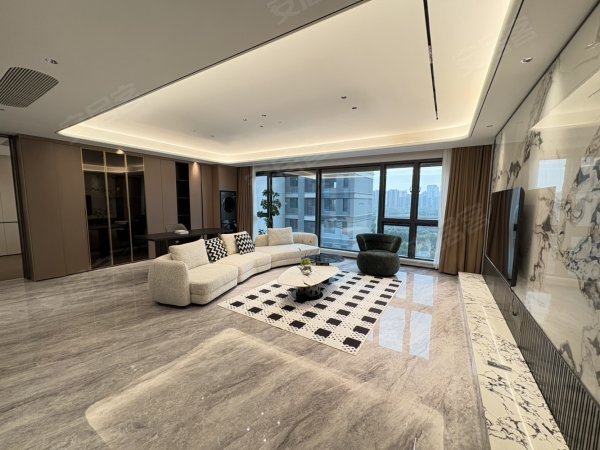实拍_政务东天鹅湖绿地中心横厅三室两卫全屋地暖_房源多套可选