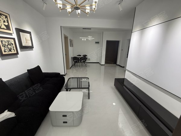 市二院对面，正规两室一厅。民水民电有燃气，停车方便，拎包入住