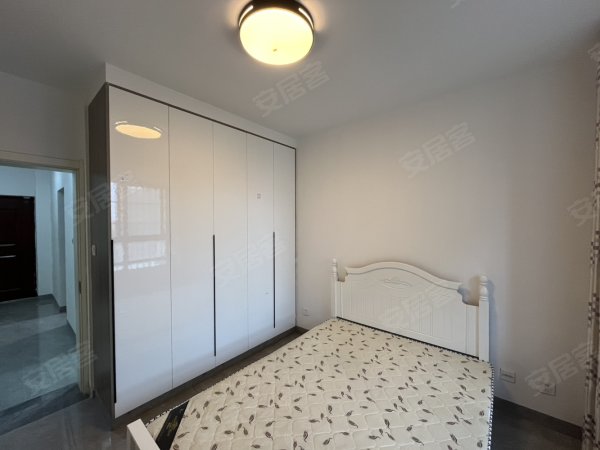 绿地中心_南庭芳业主自住两室_全屋瓷砖_定制衣柜_房间干净