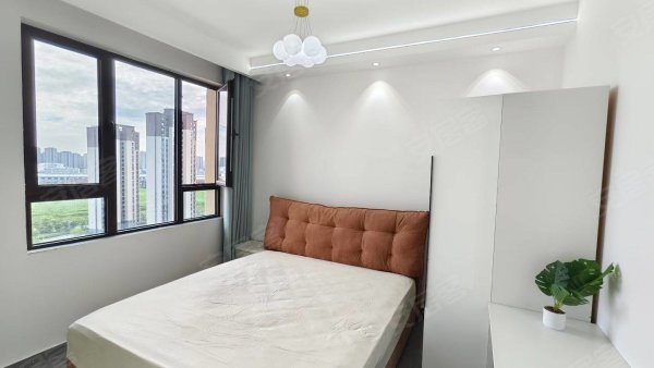 新店东苑精装软包大床_一级能效空调_拎包入住