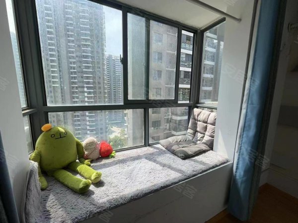 一屋一厨一卫一飘窗_一月一付可分期_方圆荟人保金融港滨湖医院