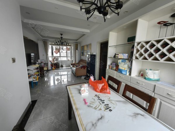 中环云公馆_婚房装修边户_3是1卫_家电齐全拎包入住