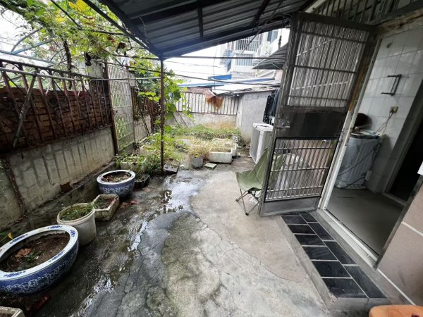 科学大道地铁口_一楼带院子，随时看房，拎包入住