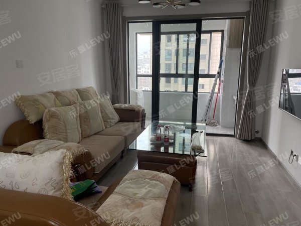 十七中旁_地铁口_栗树家苑_精装三房两厅_2750_看房方便