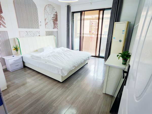 （中国银行隔壁）精装阳台带洗衣机！拎包入住采光好！押一付一