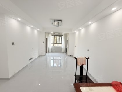 城市广场三房精装修~房东自住~全屋定制衣柜~干净透亮近168
