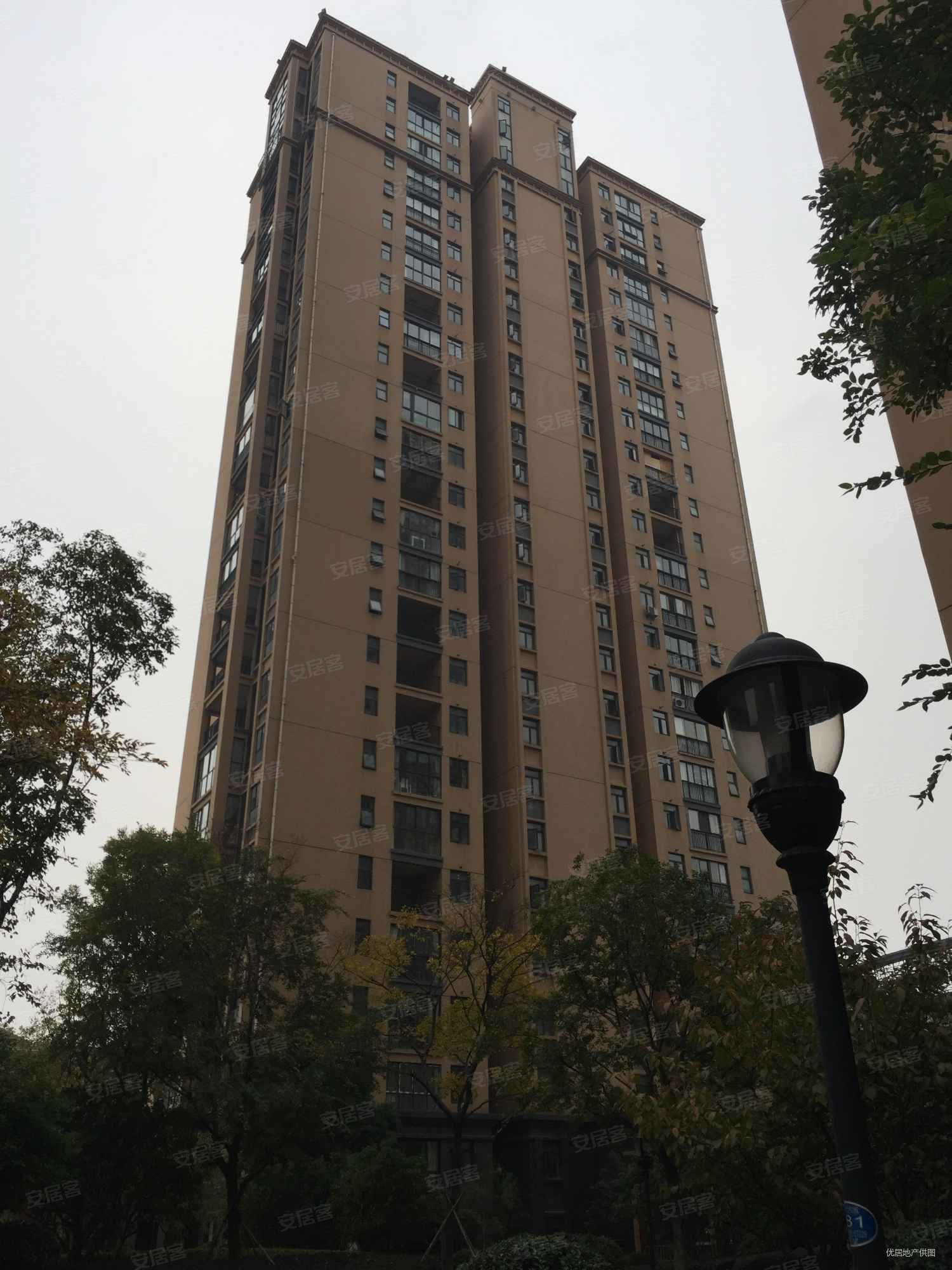 绿都万和城三区