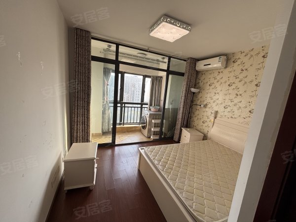 家天下四期8号楼，图片实拍，女业主自住保养的很好，楼梯口带窗