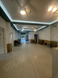 一楼有个超大院子__临近政务区__新粮仓