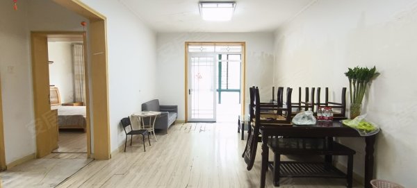 万象汇宜家商圈，生活便利，靠近3,5号线地铁站，交通方便