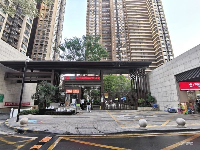 万科天誉东南朝向南北通透采光好通风好朝花园安静保养好