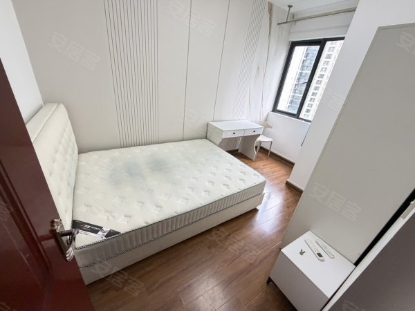 两房用一卫__省博物馆地铁口_精装单间_随时看房_万象城