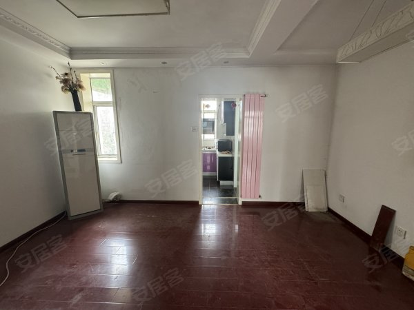 地铁五号线六号线市三院双地铁口，精装修两室一厅，家电家具齐全