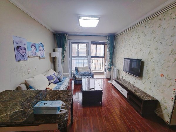万科城三室_带暖气_客厅有柜机_住家装修_大众班车点楼下地铁