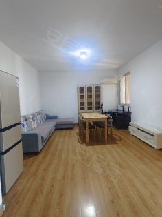 漕冲站地铁口旁，新海西苑二室一厅，拎包入住。