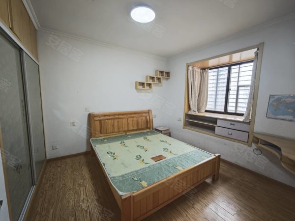 菱湖六中50米皇家花园两室两厅拎包入住