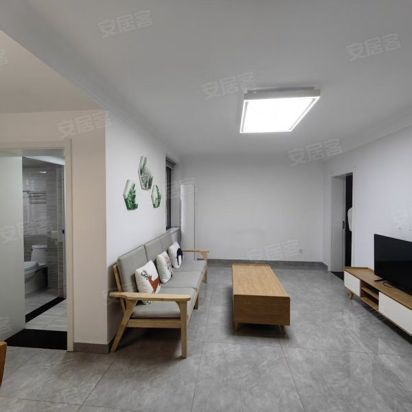 地铁口_风和园_非顶楼三室二厅_婚房装修_首次出租_拎包入住