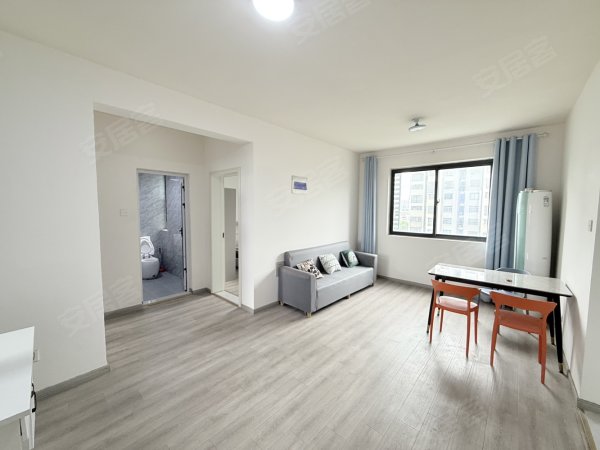 靠近幼儿师范地铁口，安广学院，客厅有空调，民用水电拎包入住