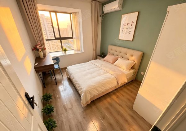 阳光照进房间，躺在床上沐浴阳光，朝南带飘窗，月付，近方圆荟