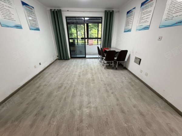 近绿地中心_高铁南站_一楼_可办公_可住家东西配齐_拎包入住