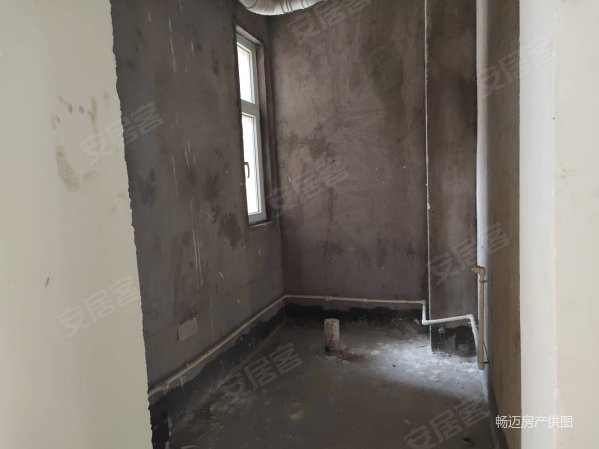 通厅通卧大三室,毛坯带地下室,全款65万包更名,东龙府邸二手房,65万,3